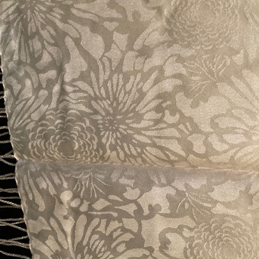Women’s shawl/wrap